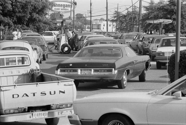 Line-at-a-gas-station-in-Maryland