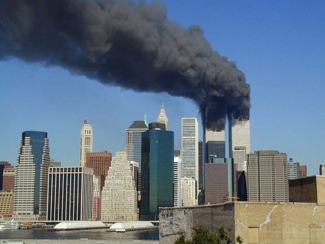 Smoke-billow-from-the-worls-trade